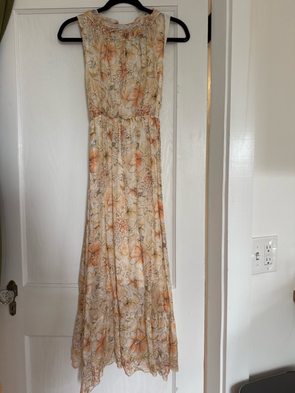 Floral Sleeveless Maxi Dress in Peach and Cream